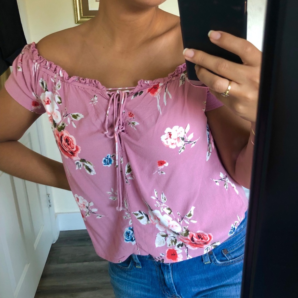 🚫 SOLD Kendall x Kylie Pink  Floral Top - Picture 2 of 7